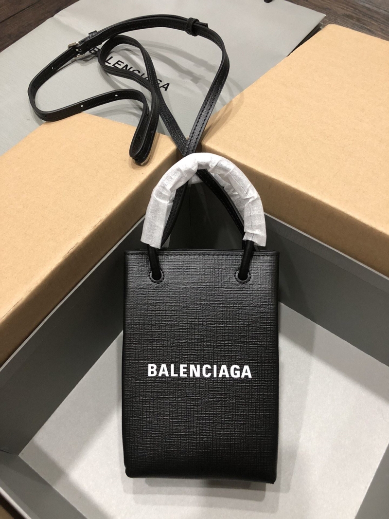 Ba1en*iaga shopping bags